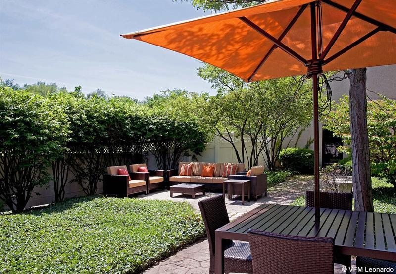 Courtyard Chicago Elmhurst/Oakbrook Area Esterno foto