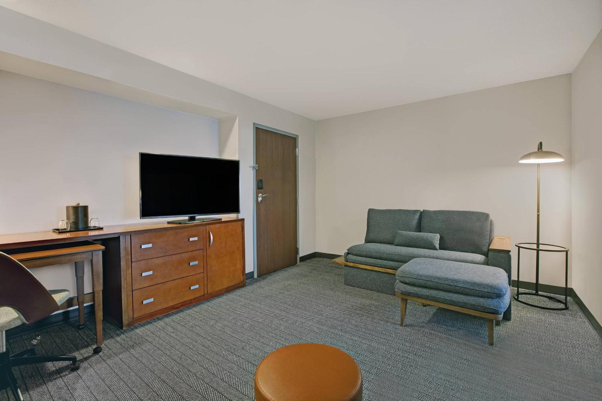 Courtyard Chicago Elmhurst/Oakbrook Area Esterno foto